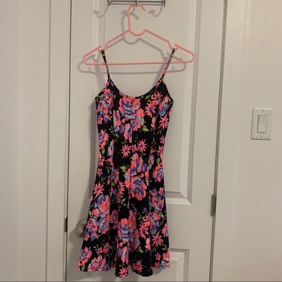 Charlotte Russe Cute Flower Mini Dress - Picture 5 of 7